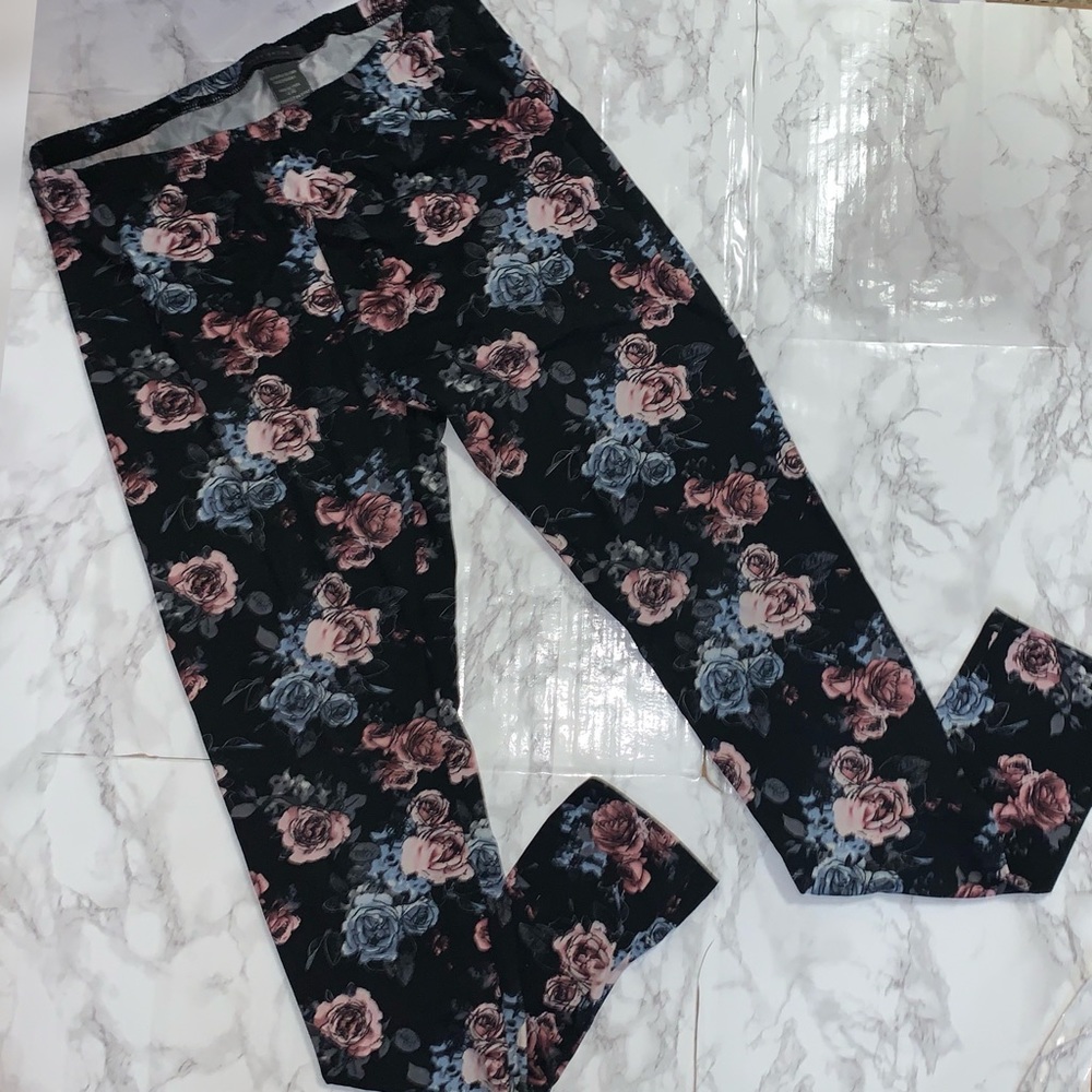 Suzy Shier Floral Leggings - Size Large